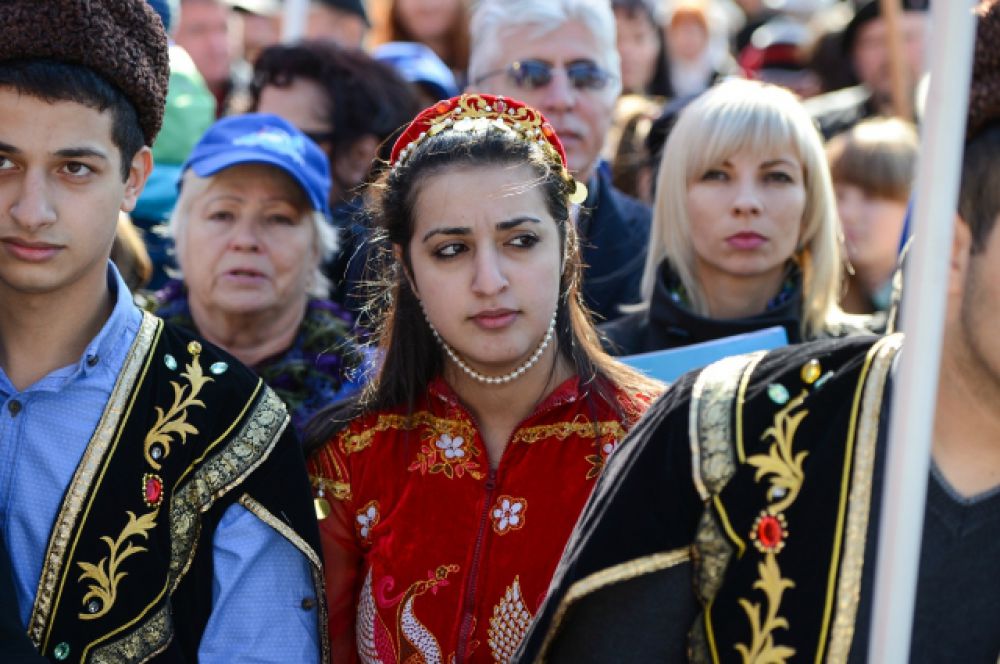 Костюмы были разных народов, населяющих Приморье.