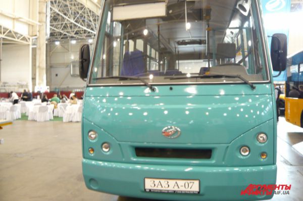 Полная масса пригородного автобуса от ЗАЗ составляет 7,7 т