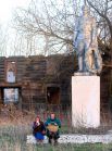 Памятник воину освободителю около деревни Рудное Гомельской области, находящейся на границе с 30-километровой зоной отчуждения вокруг Чернобыльской АЭС.