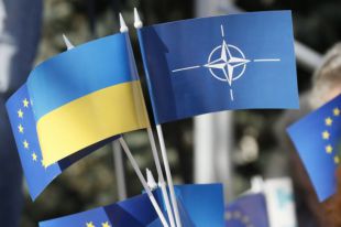 Флаги Украины, ЕС и НАТО