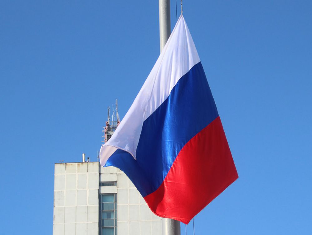 После поднятия государственного флага народ разошёлся по домам и многочисленным мероприятиям