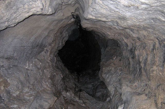 На выставке представят фото со спелеологических экспедиций из пещер Приангарья, Бурятии и Абхазии.
