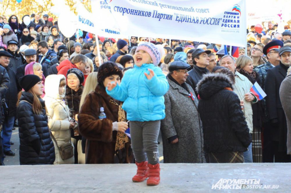 Ростовчане продемонстрировали единение, поддержку политики руководства страны, патриотизм и преемственность поколений, веками строивших сильную Россию.