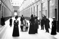 Внутренний вид петербургского Пассажа. 1900 год.