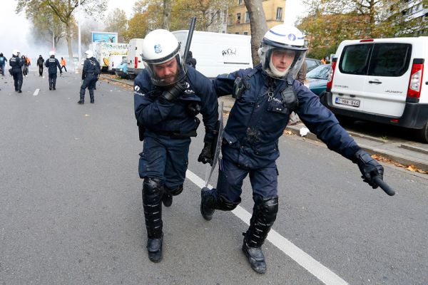 Массовое шествие в Брюсселе открыло месячную кампанию, начатую бельгийскими профсоюзами против правящей правительственной коалиции.