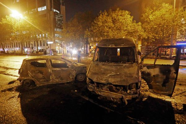 В Брюсселе довольно серьезные разрушения, сожжено множество автомобилей.