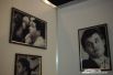 В экспозиции Музея шахмат, представленной на чемпионате в Сочи, есть архивные фотографии чемпионов. Здесь тоже Ананд против Карлсена.