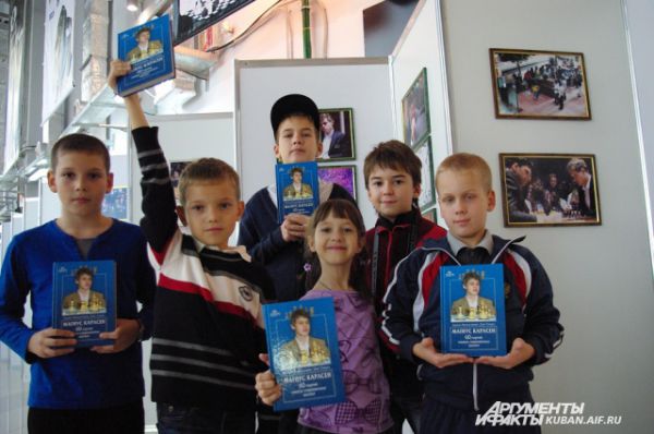 Юные шахматисты из шахматного кружка Новороссийска приехали в Сочи посмотреть на чемпионов мира и поучаствовать в турнире Краснодарского края.