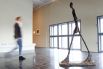 Альберто Джиакометти – швейцарский скульптор, видный художник-сюрреалист. Он создал сотни произведений, но самым известным и дорогим из них стала отлитая в 1961 году из бронзы скульптура L’Homme qui marche («Идущий человек»). Выставленная в феврале 2010 года на аукцион Sotheby’s, она всего через восемь минут была приобретена вдовой ливанского банкира Эдмонда Сафра Лили за рекордные £58 млн. Тем самым был перекрыт результат торгов 2007 года, на которых самой дорогой скульптурой стала статуя возрастом 5000 лет по имени Guennol Lioness («Львица Гуэннола» из Месопотамии) — $57 млн.