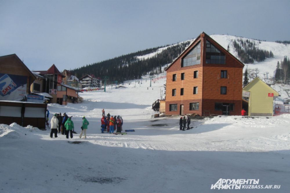 Здесь можно не только кататься на лыжах. В Шерегеш можно приехать с семьей и друзьями, чтобы просто отдохнуть от городской суеты.