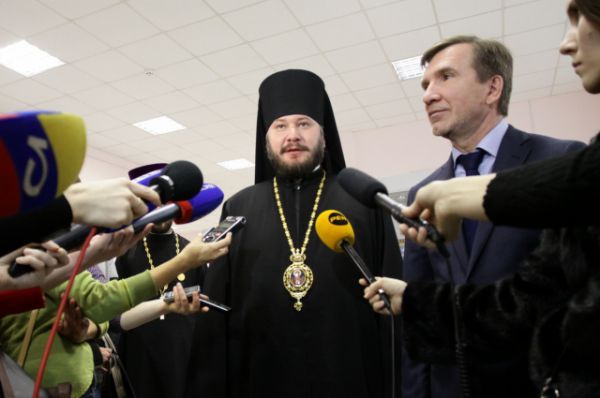 Поход к прессе епископа Симона и первого заместителя губернатора Игоря Гуськова.