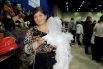 Марина Бочарова из Арзамаса с победительницей Черри в костюме ангела.