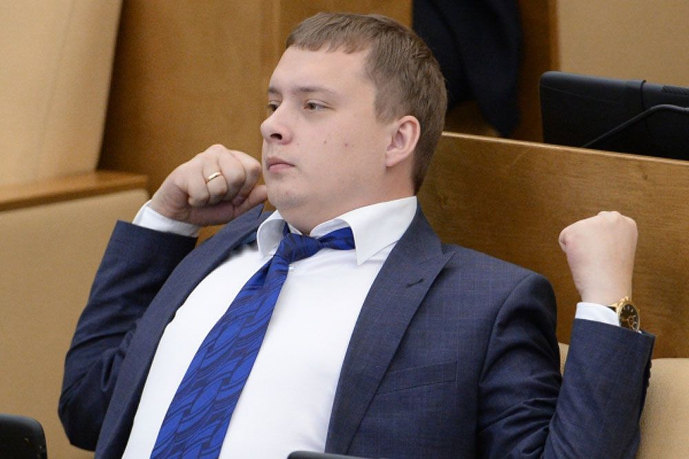 Анисимов Егор Игоревич – депутат Госдумы, фракция ЛДПР, член комитета по образованию. Родился в 1987 году. Уже будучи депутатом Госдумы, баллотировался в депутаты Московской городской думы. В феврале 2014 года разработал законопроект об интеллектуальной собственности, однако он был возвращен автору.
