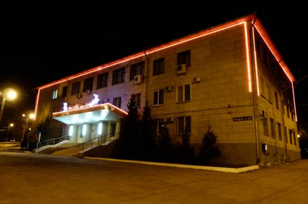 Подсветка здания в Пролетарском районе.