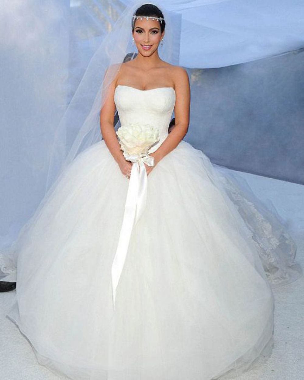 Ким Кардашьян в платье Vera Wang