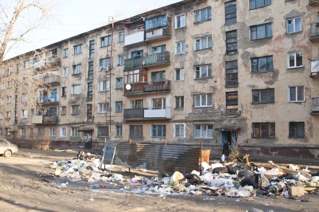 Многие дома в Омске нуждаются в ремонте.
