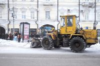 Снег в Омске убирали 330 снегоуборочных машин.