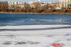 Кстати, зима в Иркутске все еще не наступила и лед крайне непрочный.