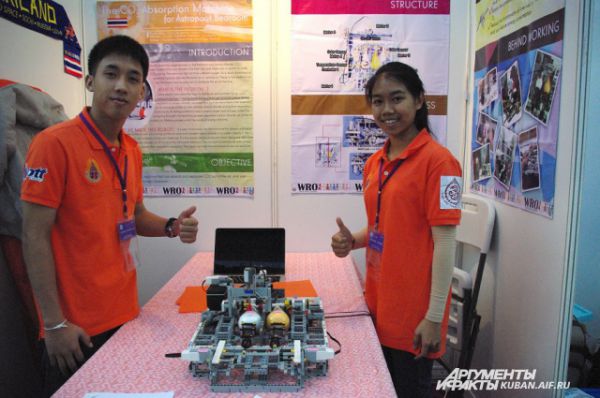 Школьники из Тайланда знают, как космонавтам очищать воздух от углекислого газа и вредных примесей.