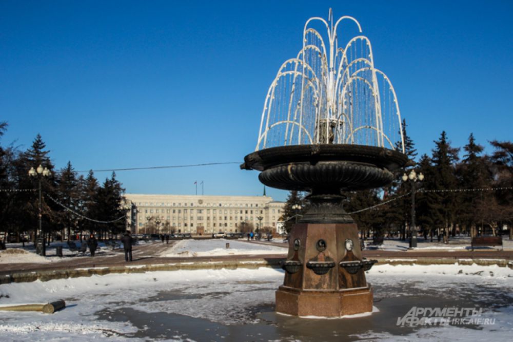 На сквере Кирова уже установили световой фонтан, который впервые появился в 2014 году. 