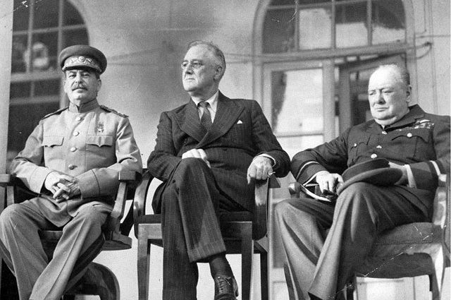 И. В. Сталин, Ф. Д. Рузвельт и У. Черчилль в Тегеране