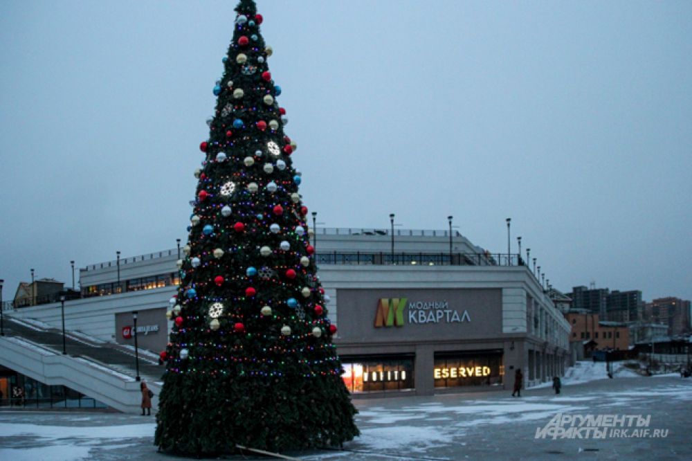 Стоит елочка и в 130-м квартале.