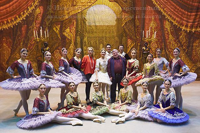 Участники Grand Pas из балета «Пахита».