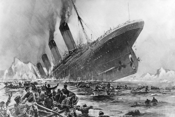 Самый известный затонувший корабль – «Титаник». Это кораблекрушение не дает покоя исследователям во всем мире вот уже больше 100 лет. Названный «непотопляемым», «Титаник» ушел на дно вместе с 1517 пассажирами и членами экипажа. Обломки корабля были обнаружены только в 1985 году после долгих поисков и сегодня находятся под охраной ЮНЕСКО.