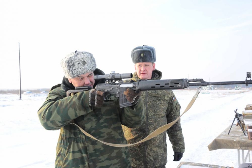 Главы муниципалитетов продемонстрировали мастерское владение снайперской винтовкой. 