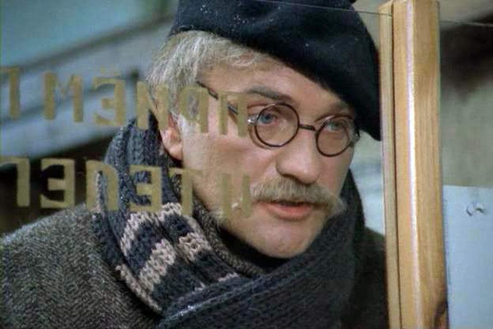 В кино дебютировал с небольшой ролью в картине «Егорка» (1984), однако обратить на себя соответствующее таланту внимание Балуеву удалось только лишь четыре года спустя, сыграв одну из главных ролей в драме «Жена керосинщика» (1988). Недостатка ролей с тех пор не испытывал.