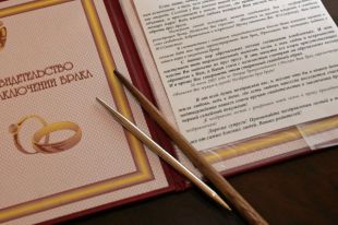 Ежедневно во Дворце бракосочетания регистрируют до 50 пар.