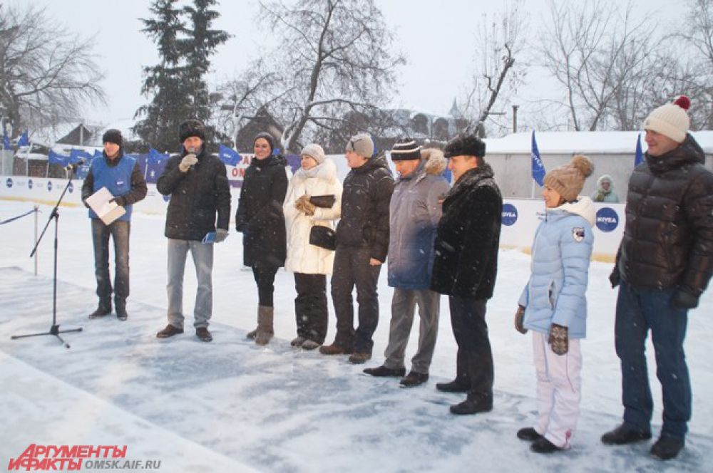 Открытие хоккейной коробки проходило в торжественной обстановке.