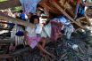 Разрушения от «Кнута» коснулись почти 900 тысяч человек. Это дополнительная нагрузка на экономику страны, которая еще не оправилась от последствий прошлогоднего супертайфуна «Хайянь». И это при том, что гуманитарная помощь со всего мира приходит на Филиппины и по сей день.