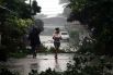 Национальный совет по управлению в чрезвычайных ситуациях (NDRRMC) подтвердил гибель двух филиппинцев от удара тайфуна. От стихийного бедствия пострадали в той или иной мере свыше 900 тысяч человек.