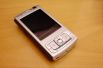 Одним из последних мобильных телефонов до выхода первого iPhone, полностью изменившему рынок, был Nokia N95. Фактически, эта модель стала самым совершенным телефоном «досенсорной» эпохи. Он обладал системой навигации GPS, поддерживал несколько стандартов связи, обладал разъёмом для карт памяти и другими особенностями, ныне воспринимающимися как данность.