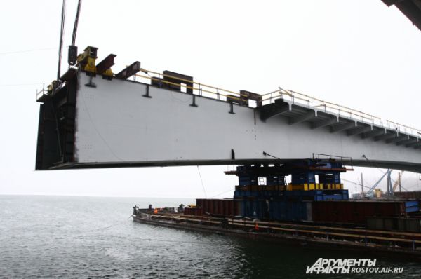 Непосредственно процесс подъёма и монтажа начали в 18 часов 8 декабря.