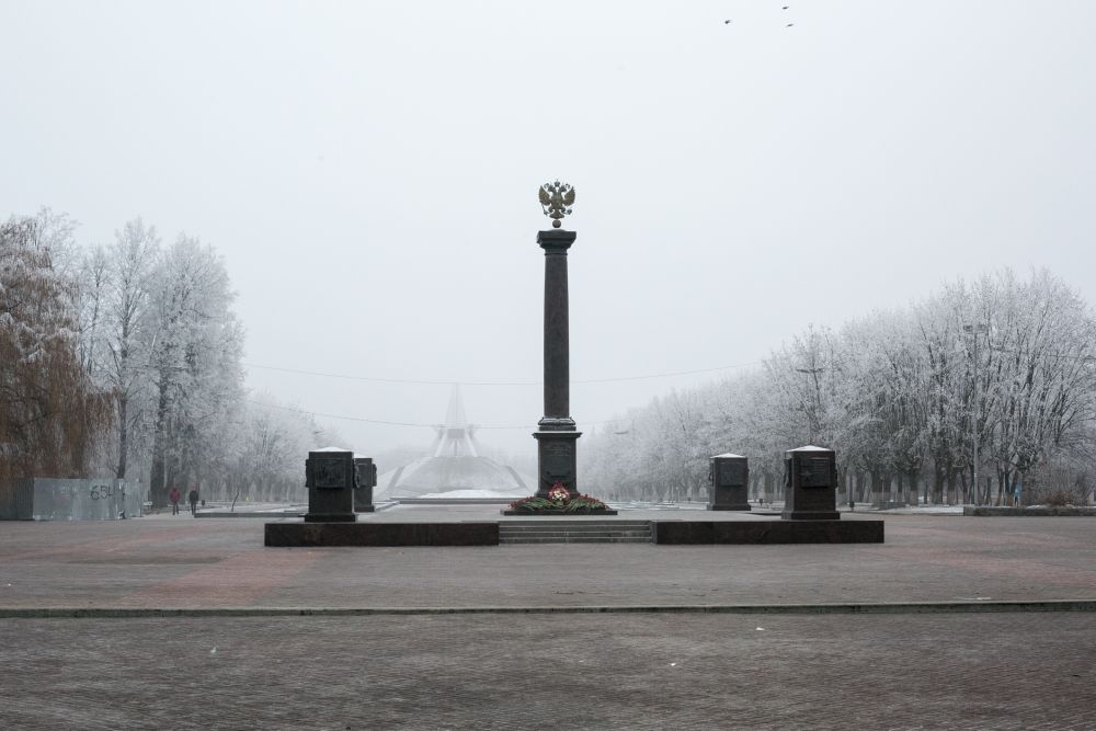 Праздничные мероприятия в Брянске прошли на площади Воинской славы, которая была создана в 2010 году после присвоения городу звания Города воинской славы.