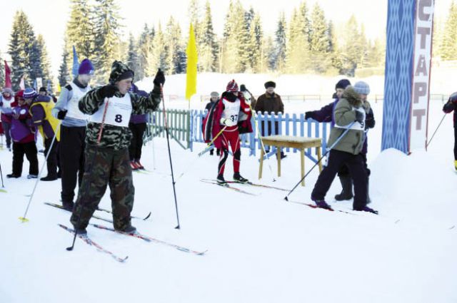 Мороз не напугал лыжников, и они пробежали свободным стилем 1 км.