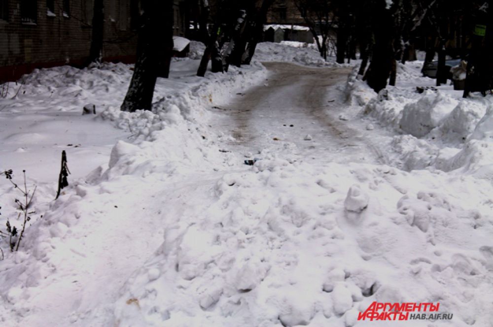Здесь, в одном из дворов, тоже должны были поработать сотрудники УК «Амурлифт»