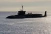 Атомная подводная лодка «Юрий Долгорукий» – бесшумный убийца, способный вести огонь из 16 шахт с глубины в 45 метров межконтинентальными баллистическими ракетами. 