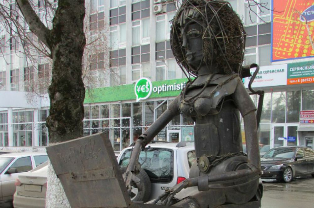 Железные фигуры около Телемира