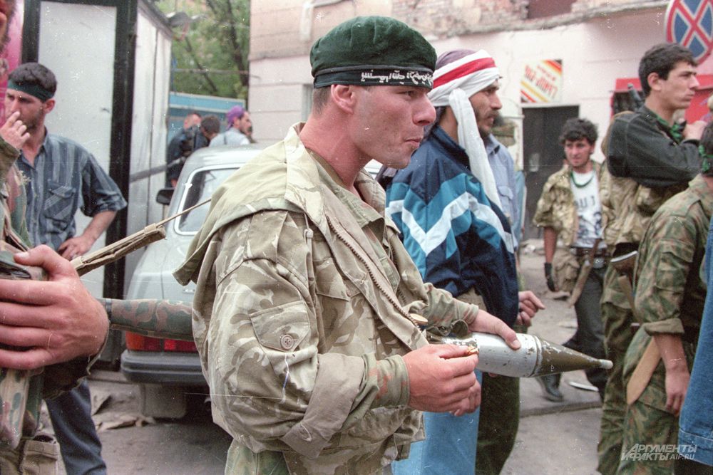 Сколько чеченцев воюют. Чеченские боевики Грозный 1995. Чеченские сепаратисты 1995.