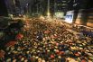 Гонконг. Здесь акции протеста начинались довольно мирно, их даже прозвали революцией зонтиков. Люди просто собирались в деловом центре города, протестуя против решения властей Китая о планируемой реформе избирательной системы на предстоящих в 2017 году в Гонконге выборах исполнительной власти.