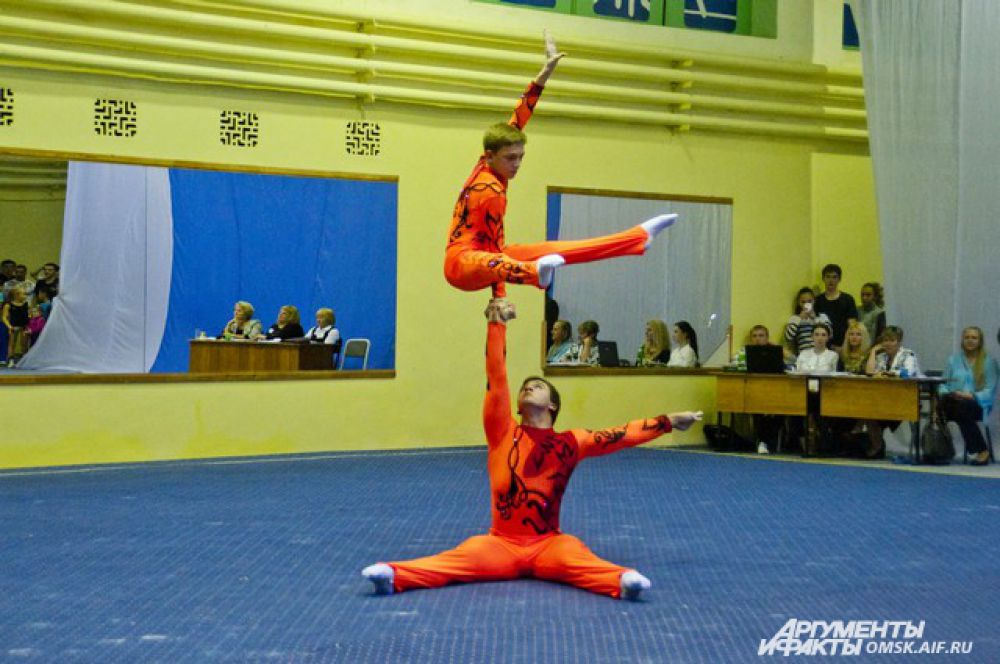 В Омске состоялся Всероссийский турнир по акробатике.
