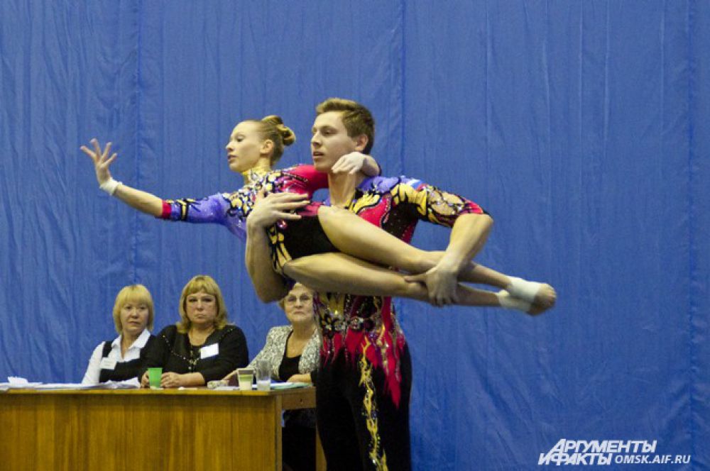 В Омске состоялся Всероссийский турнир по акробатике.