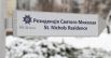 Табличка с надписью на входе в резиденцию Святого Николая
