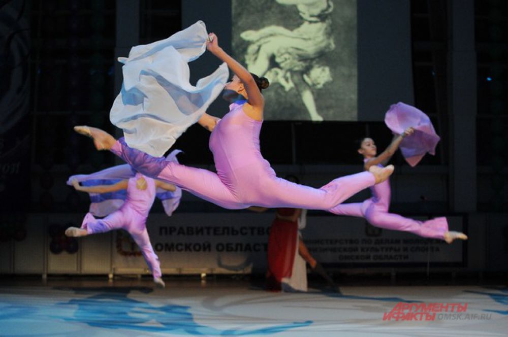 В Омске прошёл турнир по художественной гимнастике имени Галины Горенковой.