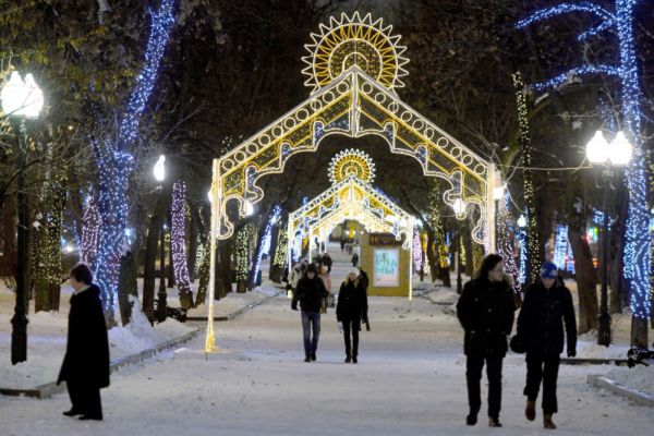 Посетители на фестивале «Лучший город зимы» на Гоголевском бульваре.
