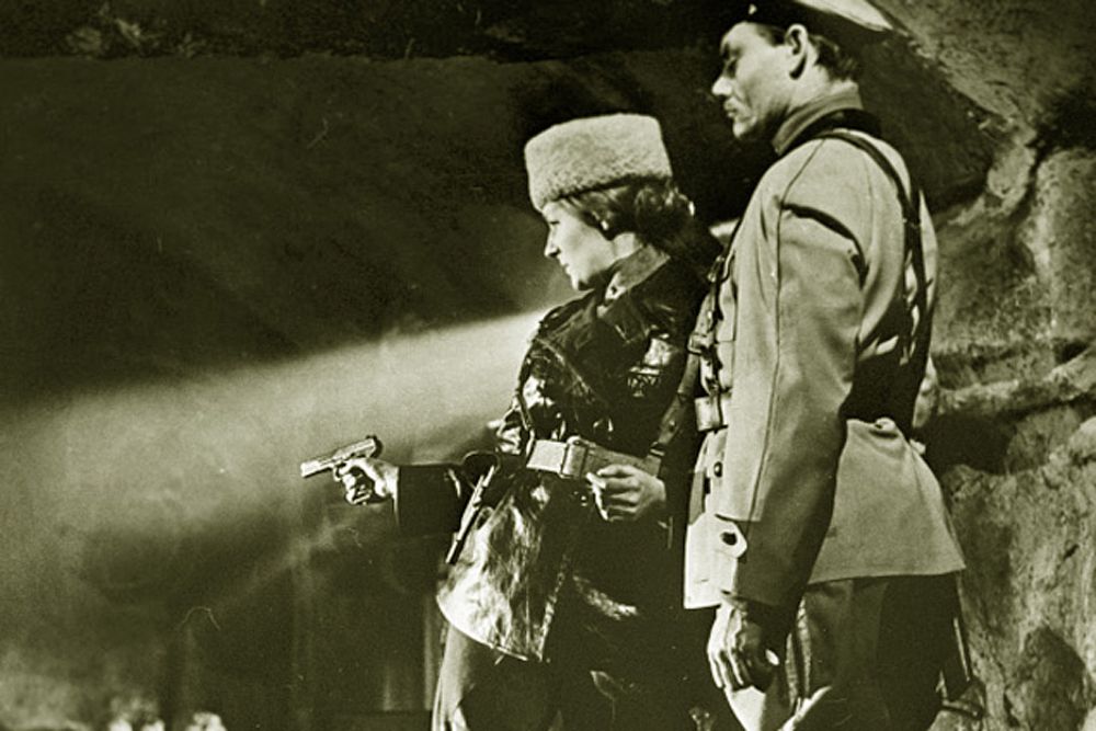 Светлана дебютировала в кинематографе в 1955 году как актриса в роли красавицы-продавщицы Сони Божко в фильме «За витриной универмага». С 1955 по 1965 годы была актрисой Центральной студии киноактёра и киностудии имени М. Горького.