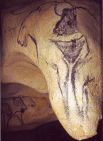 Наскальная живопись явно играла значительную роль в духовной жизни доисторических людей. Подтверждением этому могут служить два больших треугольника и изображение существа с человеческими ногами, но с головой и туловищем бизона. Вероятно, люди каменного века надеялись таким образом присвоить себе хотя бы частично силу животных.